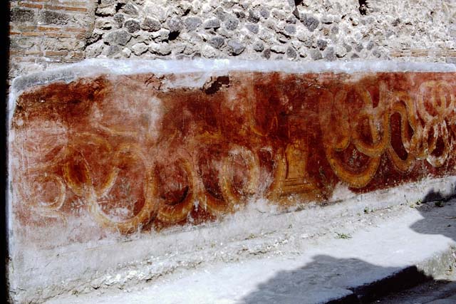 VII.11.13 Pompeii. May 2015. Looking south along street shrine. Photo courtesy of Buzz Ferebee.