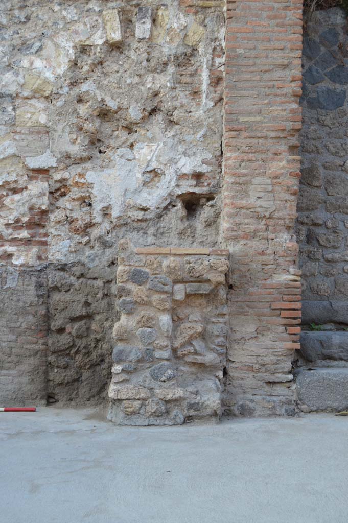 Pompeii street altar outside IX.11.1. October 2017. Brickwork behind altar.
Foto Taylor Lauritsen, ERC Grant 681269 DCOR.
