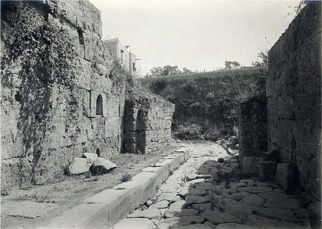 Pompeii Porta di Stabia or Stabian Gate. 1898. Looking south through gate. 
On the right is the tablet with the Oscan inscription, which appears fully visible. 
Photo courtesy of British School at Rome Digital Collections. Peter Paul Mackey collection: PPM[PHP]-07-0754.
See Photo on BSR Digital Collections

