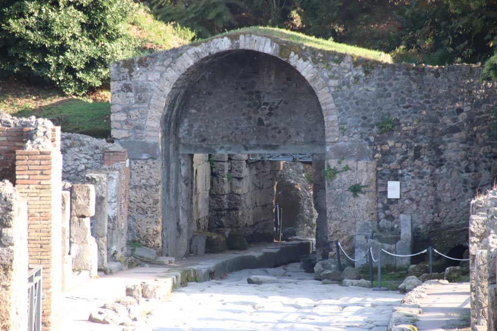 Pompeii Stabian Gate. October 2023. Looking south from Via Stabiana. Photo courtesy of Klaus Heese.