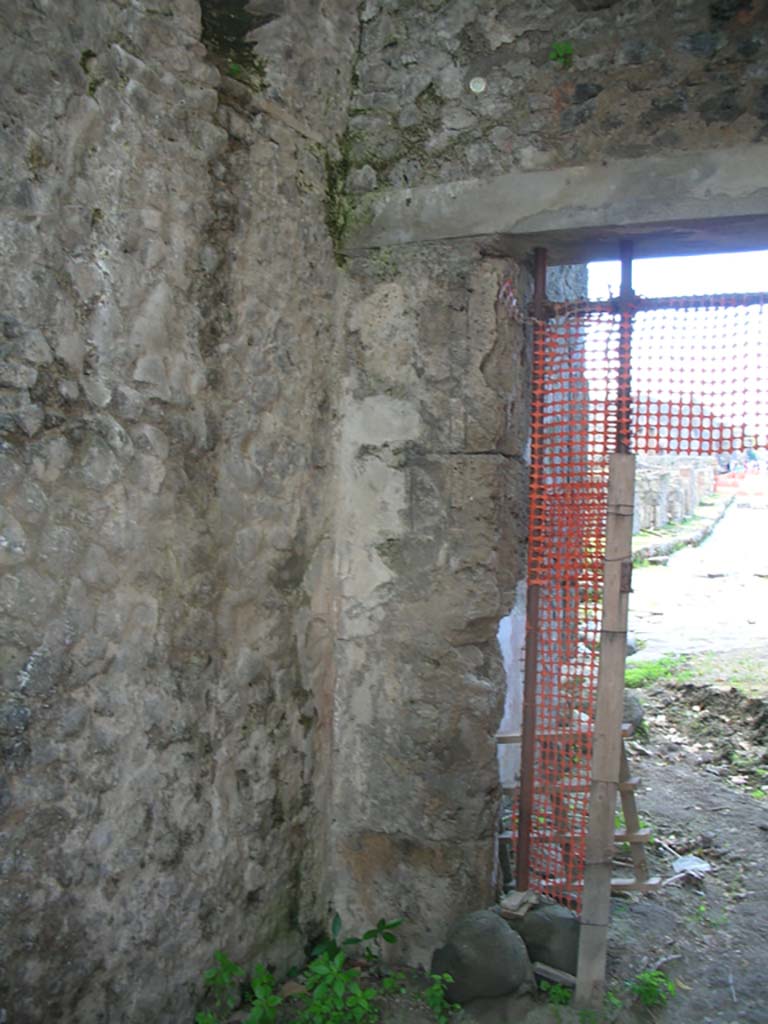 Porta Stabia, Pompeii. May 2010. 
Detail of remaining plaster on west side of gate at north end. Photo courtesy of Ivo van der Graaff.
