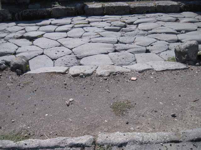 I.1.8 Pompeii. September 2010. Detail of sloping pavement onto Via Stabiana, looking east. Photo courtesy of Drew Baker.
