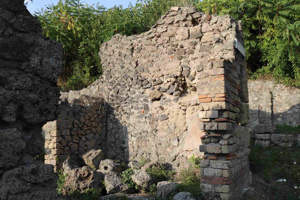 I.2.23 Pompeii. September 2018. Looking towards entrance pilaster, and east wall with niche. Photo courtesy of Aude Durand.