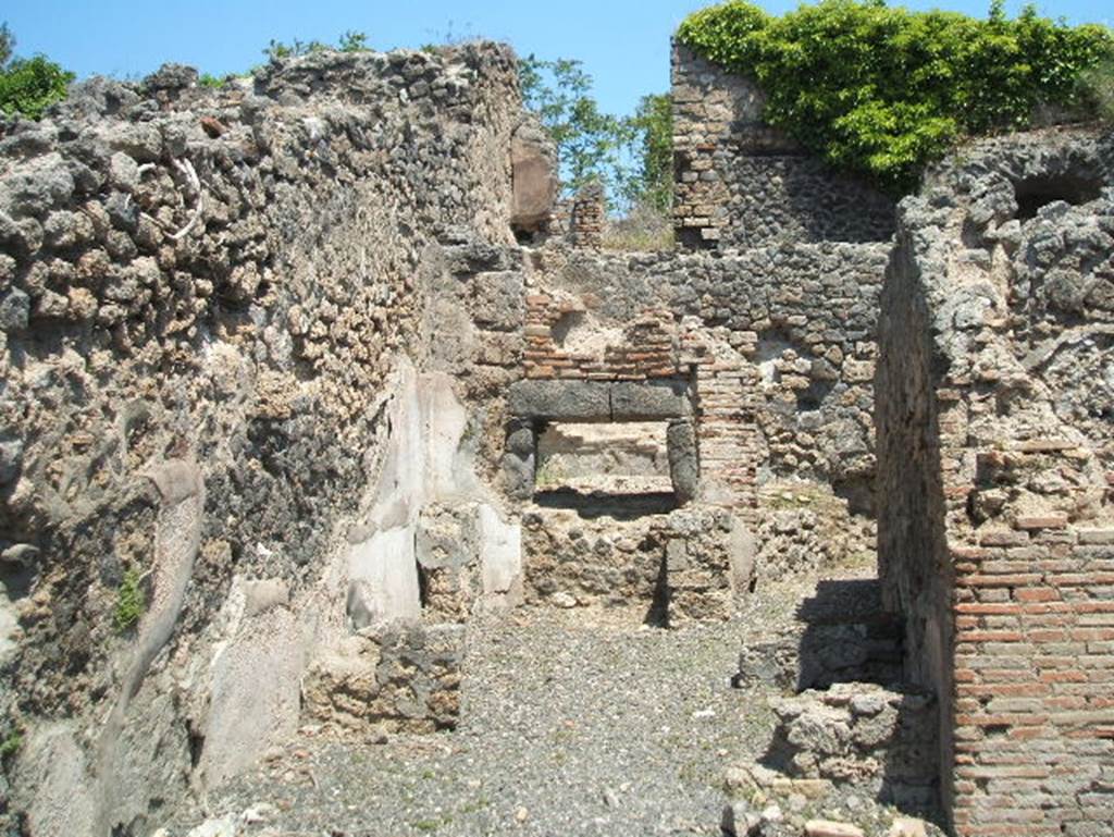I.3.1 Pompeii. May 2005. Oven in north east corner.