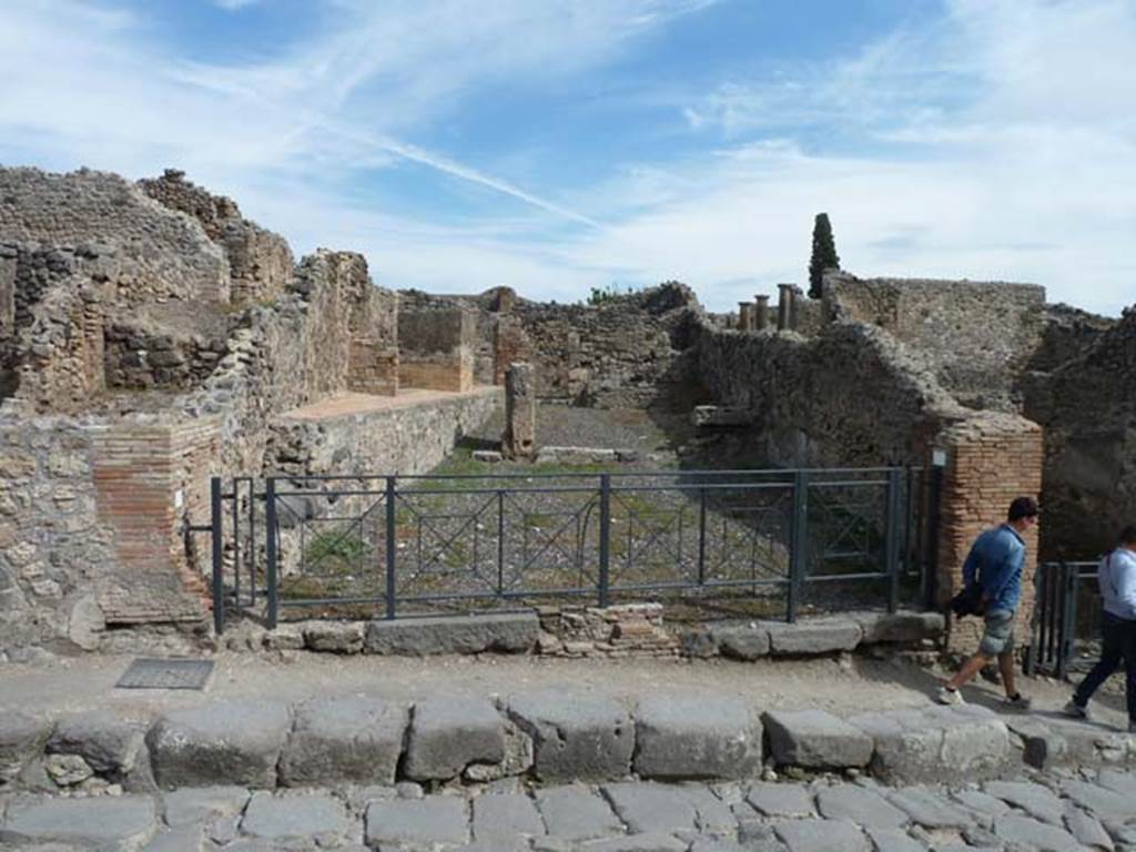 I.3.9 on right, Pompeii. September 2015. Two linked doorways on east side of Via Stabiana. I.3.10, on left.