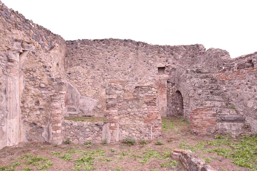 I.4.2 Pompeii. October 2019. Looking east to window of triclinium, on left, and south-east corner, with stairs, on right.
Foto Tobias Busen, ERC Grant 681269 DCOR.
