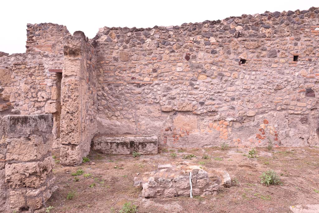 I.4.2 Pompeii. October 2019. 
Looking north across west end of atrium, towards bench/podium and hearth in north-west corner, with doorway to the bar at I.4.3, on left.
Foto Tobias Busen, ERC Grant 681269 DCOR.
