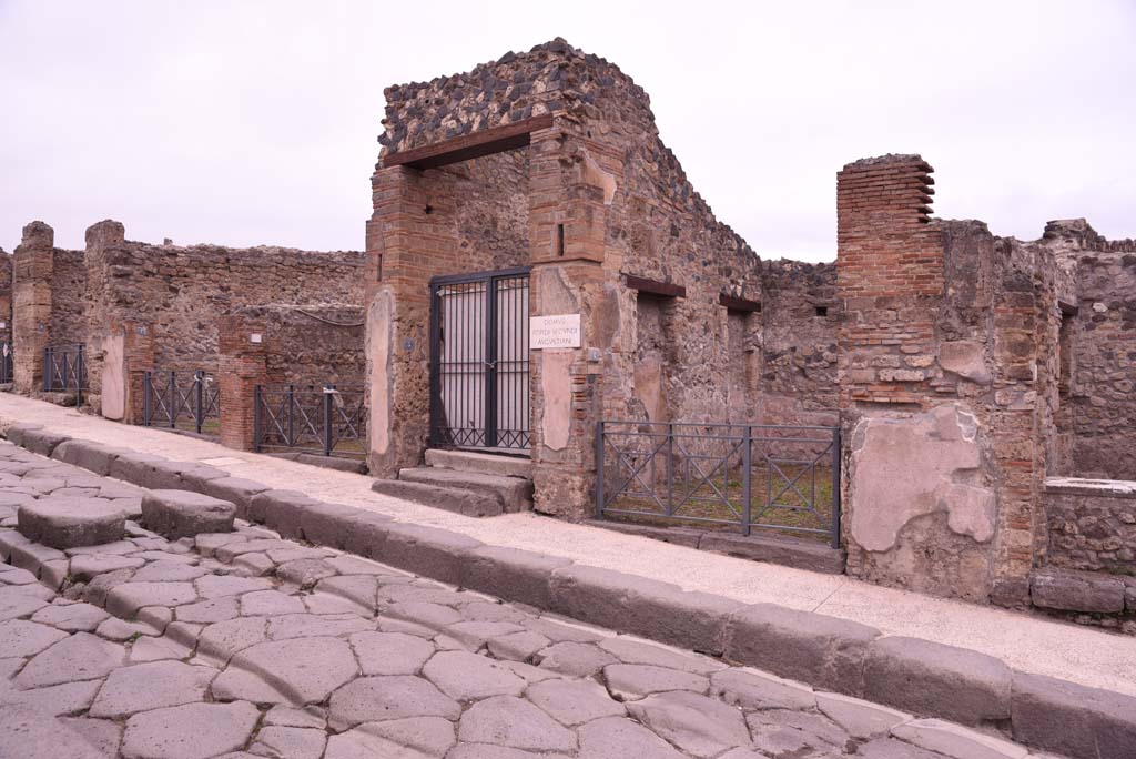 I.4.4, Pompeii. October 2019. Looking north-east on Via Stabiana, with doorway to shop, second entrance from right.  
Foto Tobias Busen, ERC Grant 681269 DCOR.

