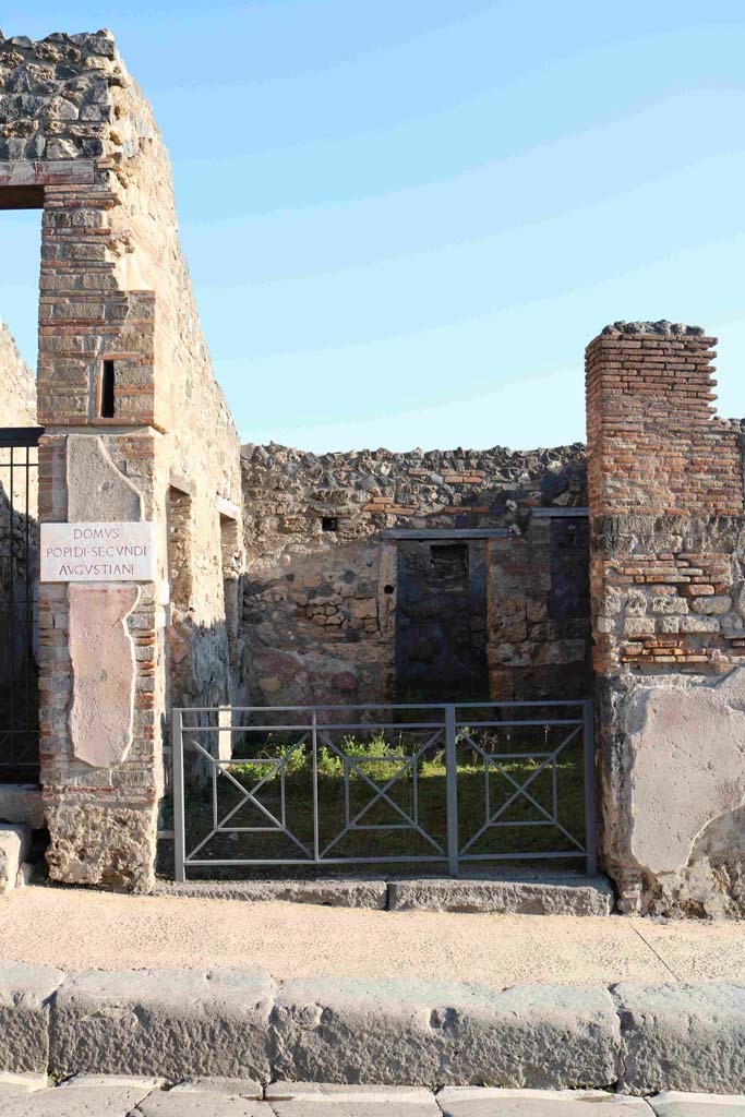 I.4.4 Pompeii. December 2018. Looking east to entrance doorway. Photo courtesy of Aude Durand.