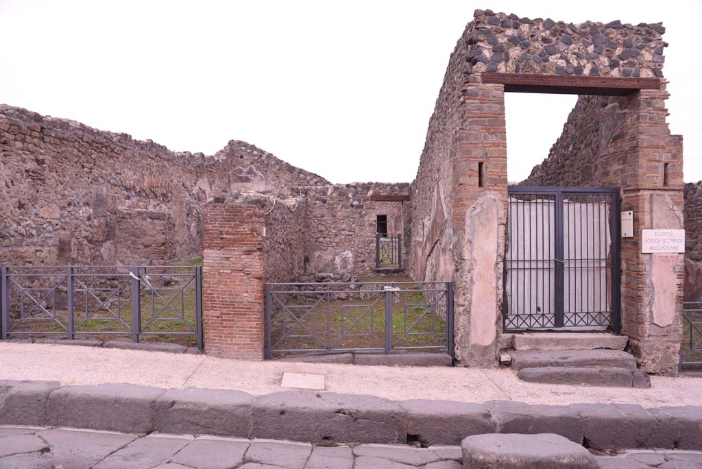 I.4.6 Pompeii, in centre, with I.4.7, on left, and I.4.5, on right. October 2019. Looking east towards entrance doorways. 
Foto Tobias Busen, ERC Grant 681269 DCOR.

