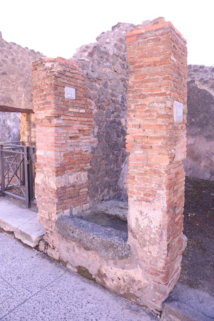 I.4.21/20 Pompeii. October 2019. Masonry pilasters on either side of steps to upper floor.
Foto Tobias Busen, ERC Grant 681269 DCOR
