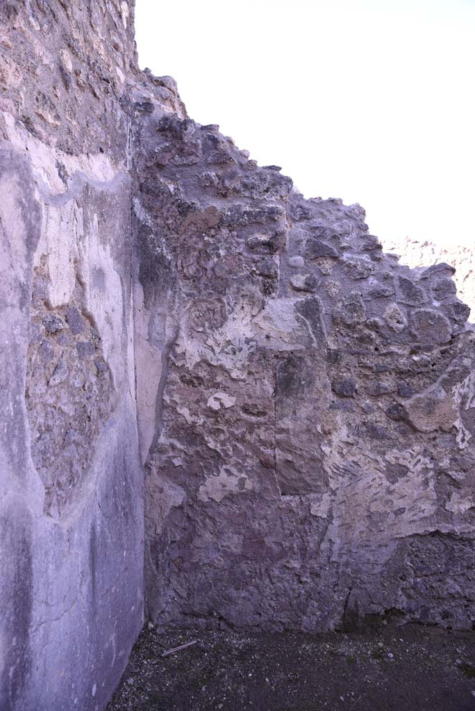 I.4.24 Pompeii. October 2019. South end of west wall in south-west corner of rear room.
Foto Tobias Busen, ERC Grant 681269 DCOR.

