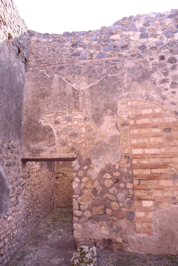 I.4.27 Pompeii. October 2019. Looking through doorway to rear room in south-east corner.
Foto Tobias Busen, ERC Grant 681269 DCOR.
