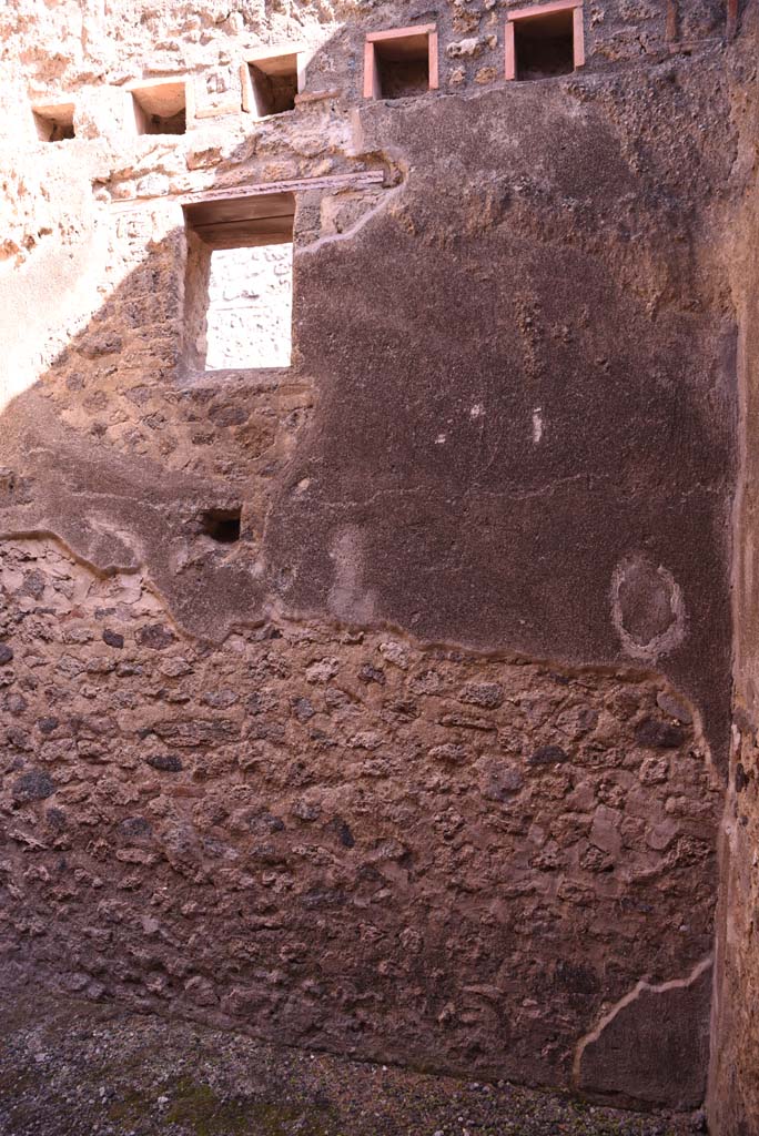 I.4.27 Pompeii. October 2019. East wall of rear room at south end.
Foto Tobias Busen, ERC Grant 681269 DCOR.
