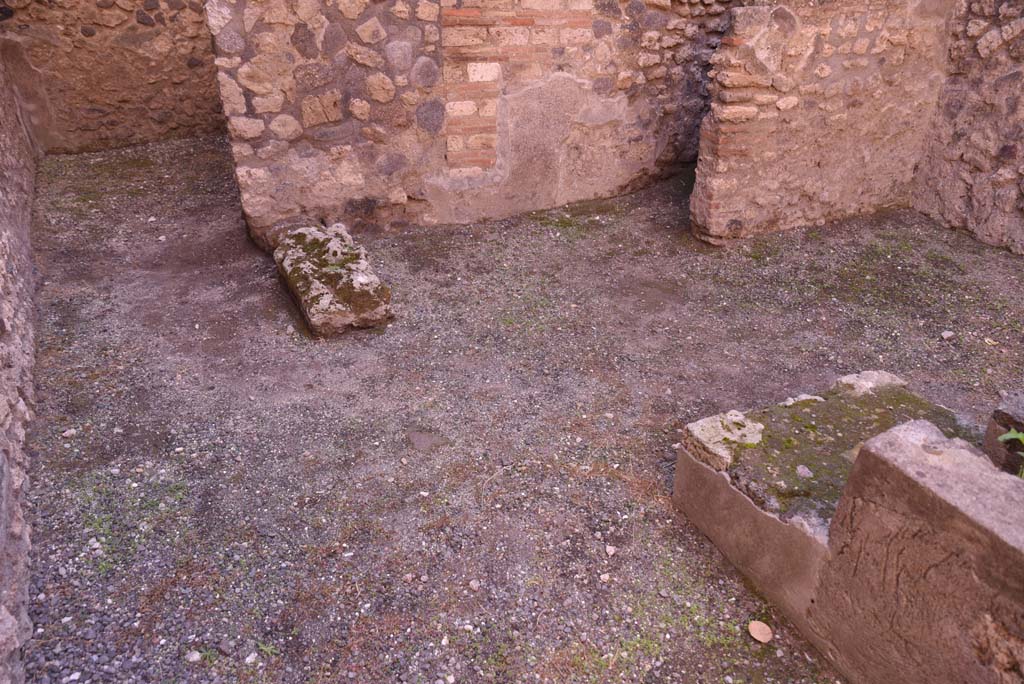 I.4.27 Pompeii. October 2019. Looking south to doorway to rear room, on left, and latrine, on right.
Foto Tobias Busen, ERC Grant 681269 DCOR.

