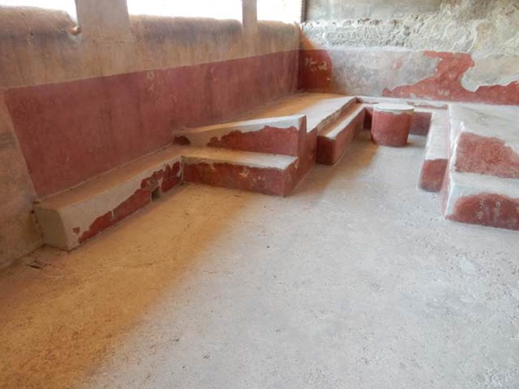 I.6.2 Pompeii. May 2016. Looking west to south side of triclinium with table.   Photo courtesy of Buzz Ferebee.
