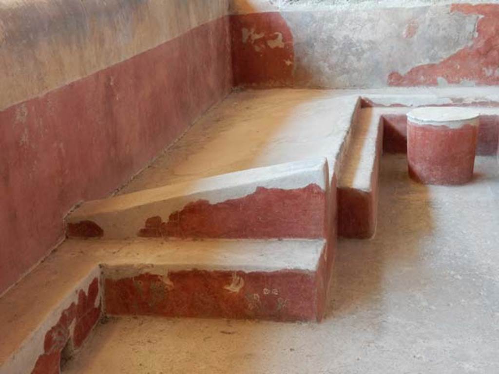 I.6.2 Pompeii. May 2016. Detail of triclinium on south side, with table. Photo courtesy of Buzz Ferebee.