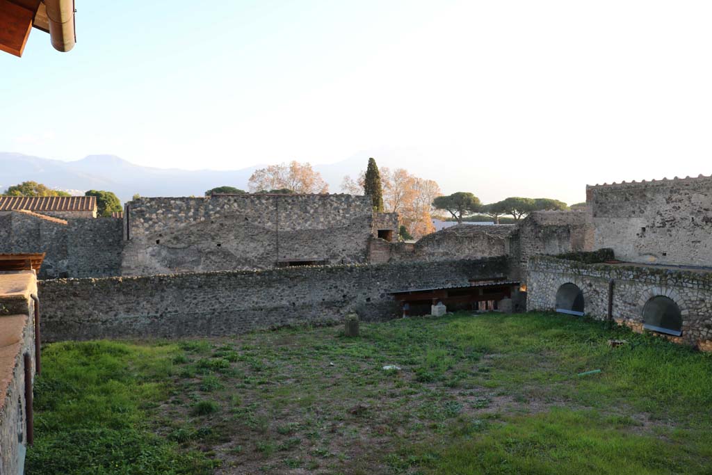 I.6.2 Pompeii. December 2018. Looking south across garden from summer loggia. Photo courtesy of Aude Durand.