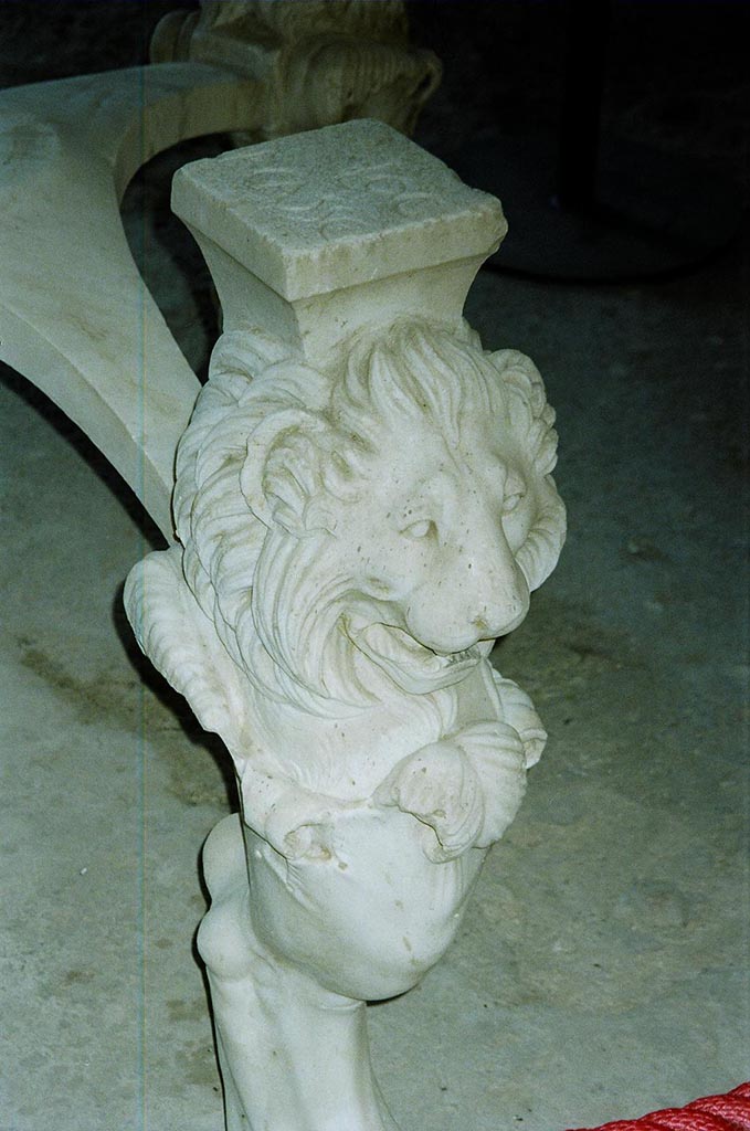 I.6.11 Pompeii. April 2014. Detail of lion’s head from tripod table legs, in atrium. Photo courtesy of Klaus Heese.