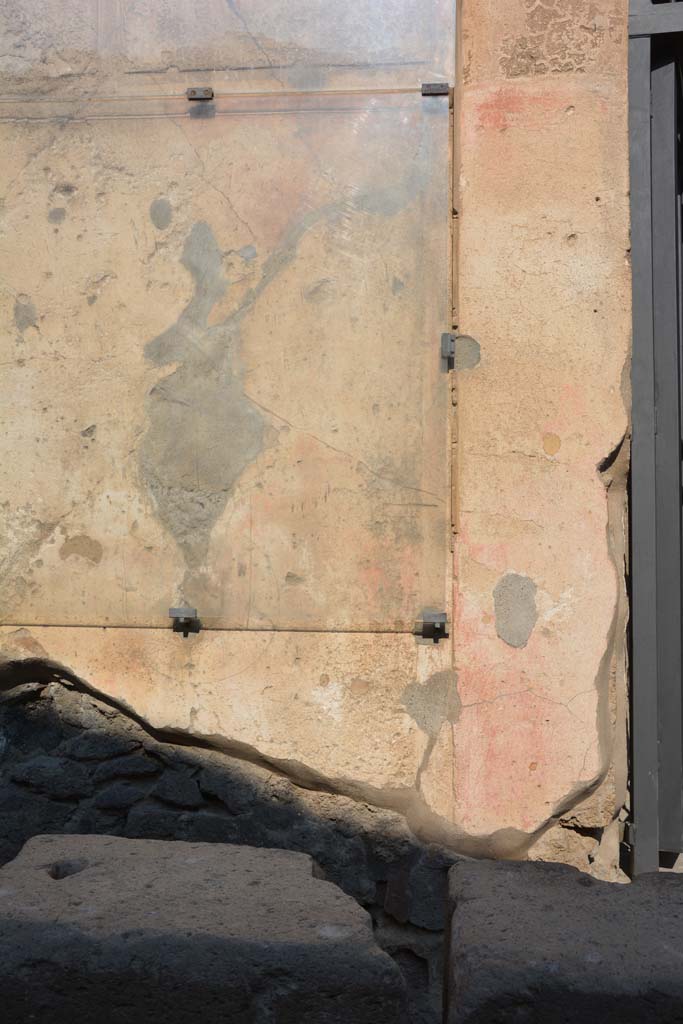 I.6.15 Pompeii. March 2019. Detail from west side of entrance doorway                
Foto Annette Haug, ERC Grant 681269 DCOR
