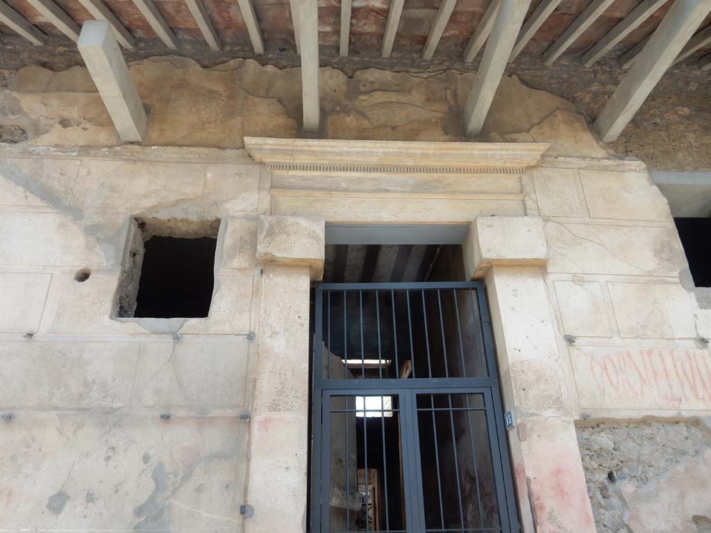 I.6.15 Pompeii. June 2019. Detail above entrance doorway. Photo courtesy of Buzz Ferebee.
