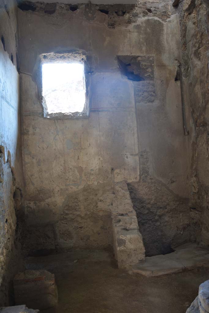 .6.15 Pompeii. September 2015. Room 1, kitchen, latrine, and room with stairs. Looking south.

