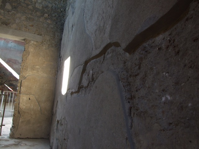 I.6.15 Pompeii. March 2019. Corridor 7, threshold of doorway at south end, looking south from corridor into atrium.  
Foto Annette Haug, ERC Grant 681269 DCOR
