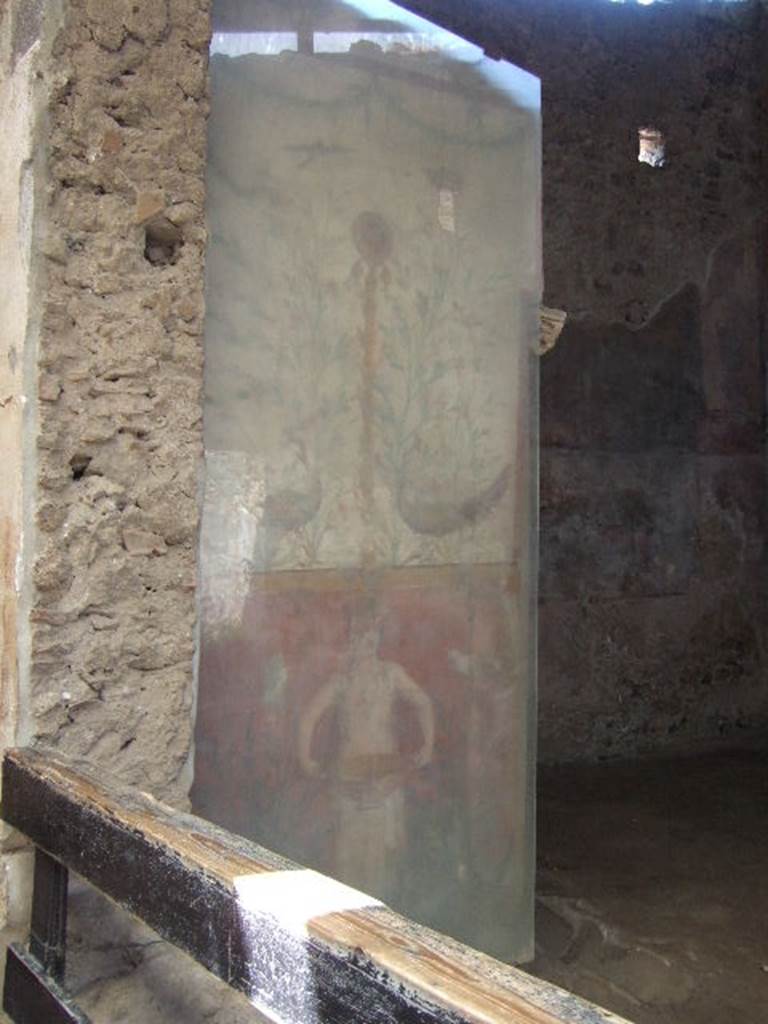 I.6.15 Pompeii. June 2019. Room 9, small garden, wall on west side.
Detail from painting with birds, plants and a medallion. Photo by Buzz Ferebee. 
