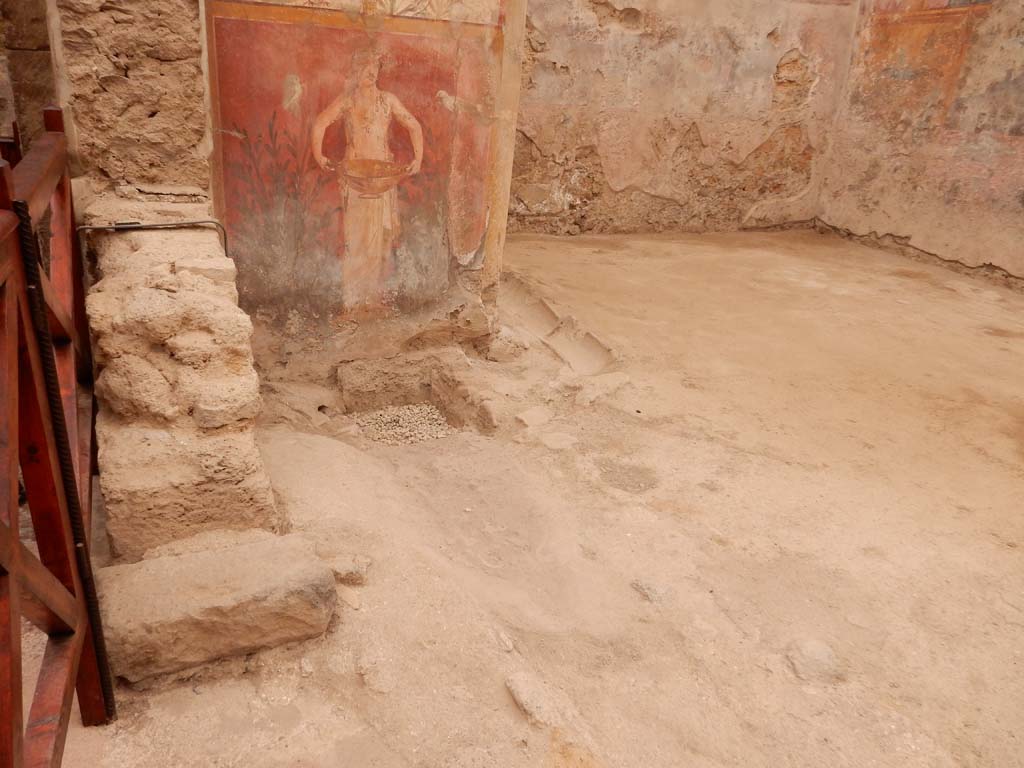 I.6.15 Pompeii. June 2019. Room 9, detail of garden area flooring, including a gutter, in north-east corner. 
Photo courtesy of Buzz Ferebee.

