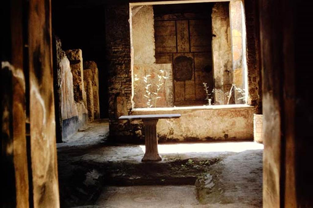I.7.3 Pompeii. December 2005. Looking south across atrium through window to small garden, in area normally occupied by a tablinum.
The doorway to a cubiculum can be seen at the rear.
