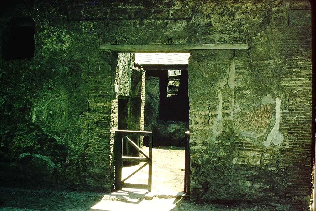 I.7.5 Pompeii. 1957. Looking towards entrance doorway on Via dellAbbondanza. Photo by Stanley A. Jashemski.
Source: The Wilhelmina and Stanley A. Jashemski archive in the University of Maryland Library, Special Collections (See collection page) and made available under the Creative Commons Attribution-Non Commercial License v.4. See Licence and use details.
J57f0246

