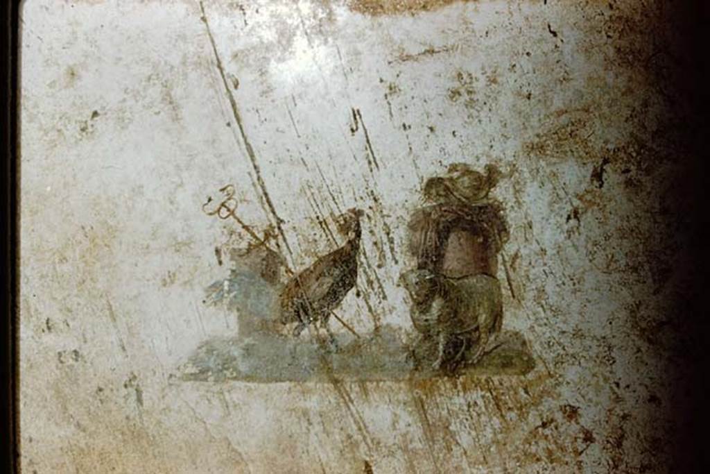 I.7.11 Pompeii. September 2021. Painted decoration in centre of east panel on north wall. Photo courtesy of Klaus Heese.