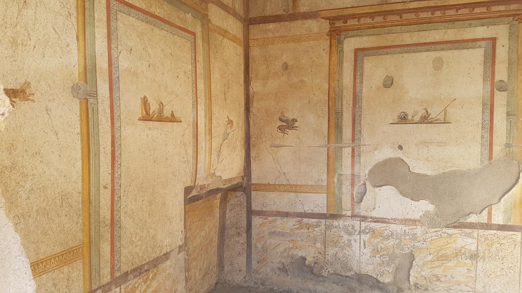I.7.11 Pompeii. December 2018. Painting in centre of north panel on east wall. Photo courtesy of Aude Durand.
