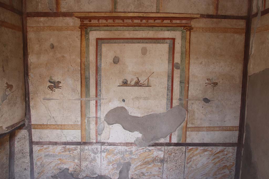 I.7.11 Pompeii. September 2021. 
Wall painting of the attributes of Jupiter, from centre panel of east wall in cubiculum. Photo courtesy of Klaus Heese.
