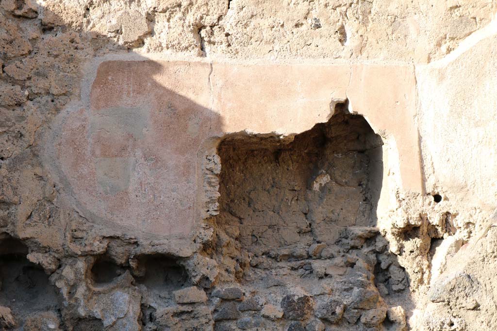 I.7.15 Pompeii. December 2018. Remains of painted decoration on north wall of rear room. Photo courtesy of Aude Durand.