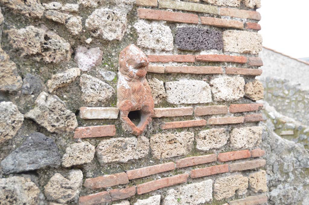 I.7.20 Pompeii. March 2018. Terracotta water-spout in upper wall.
Foto Taylor Lauritsen, ERC Grant 681269 DCOR.
