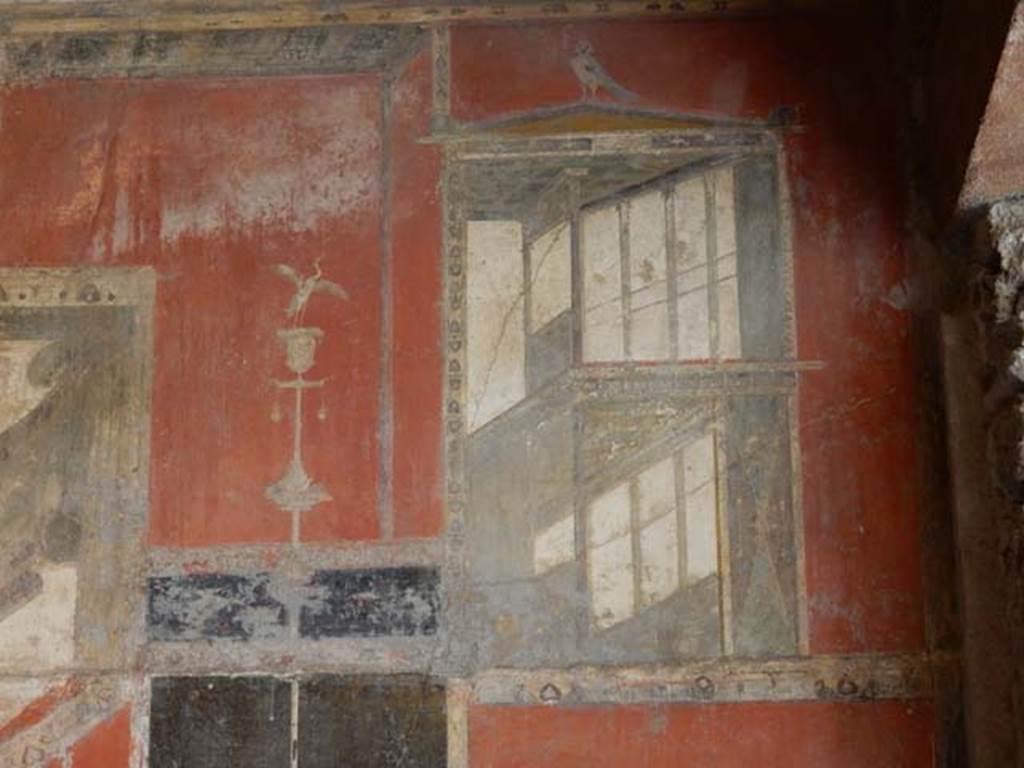 I.8.9 Pompeii. May 2015. Room 7, detail from upper part of east wall showing architectural painting at south end. Photo courtesy of Buzz Ferebee.

