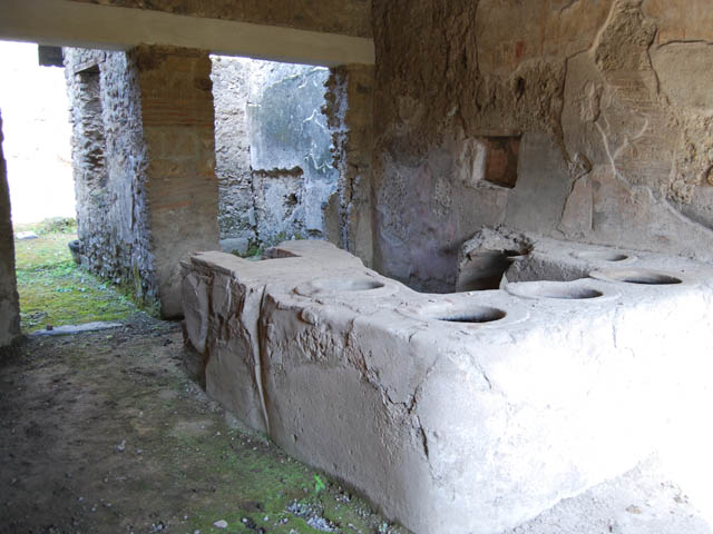 I.8.15 Pompeii. June 2005. Entrance doorway on left, remains of graffiti, on right.
Photo courtesy of Nicolas Monteix

