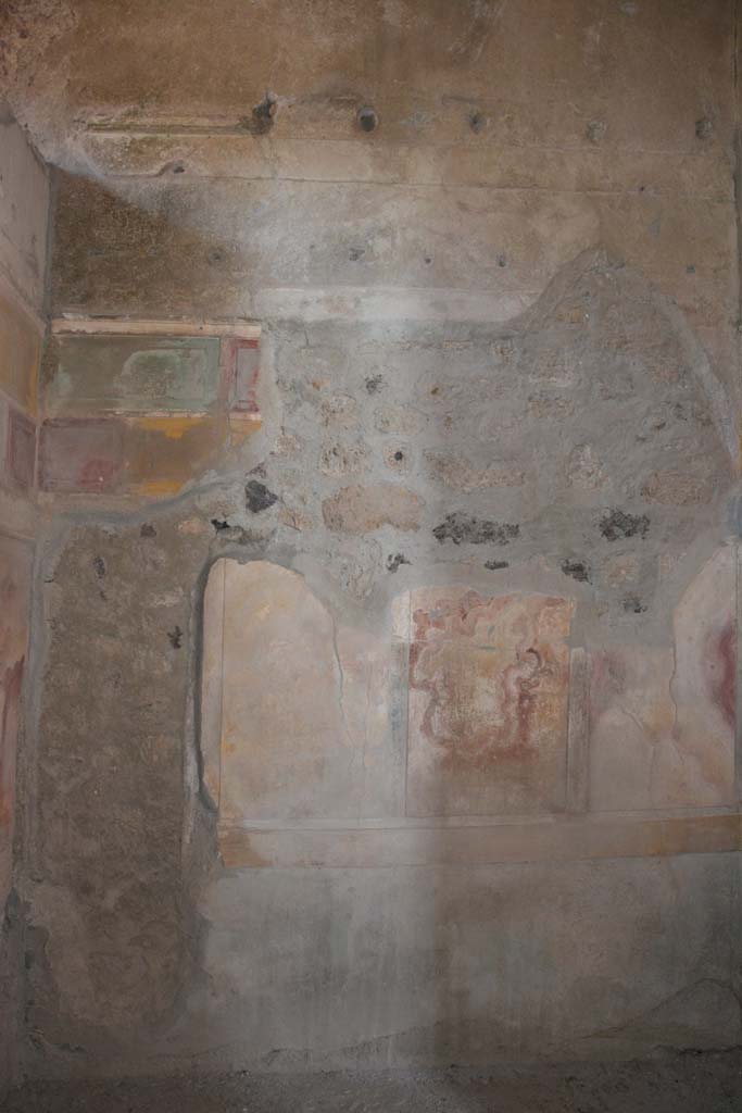 I.8.17 Pompeii. October 2019. Room 15, north wall of alcove.  
Foto Annette Haug, ERC Grant 681269 DCOR.

