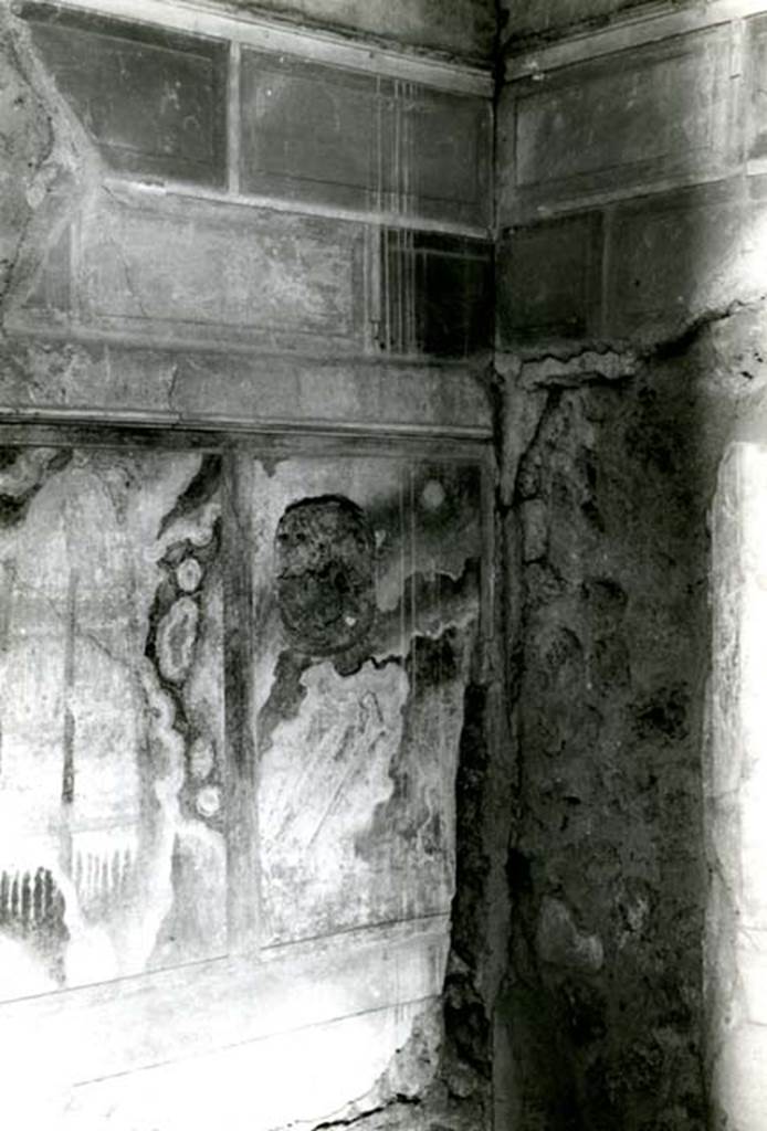 I.8.17 Pompeii. 1968. Room 15. Casa dei Quattro Stili, alcove W wall and NW corner.  Photo courtesy of Anne Laidlaw.
American Academy in Rome, Photographic Archive. Laidlaw collection _P_68_3_11. 
