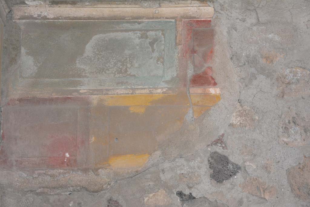 I.8.17 Pompeii. March 2019. Room 15, detail from north wall of alcove at west end in north-west corner.
Foto Annette Haug, ERC Grant 681269 DCOR.

