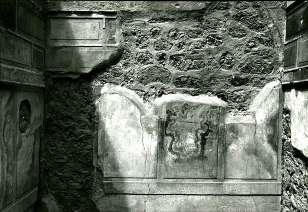 I.8.17 Pompeii. 1975. Room 15. Casa dei Quattro Stili, cubiculum left N of entrance, back N wall.  
Photo courtesy of Anne Laidlaw.
American Academy in Rome, Photographic Archive. Laidlaw collection _P_75_2_5.

