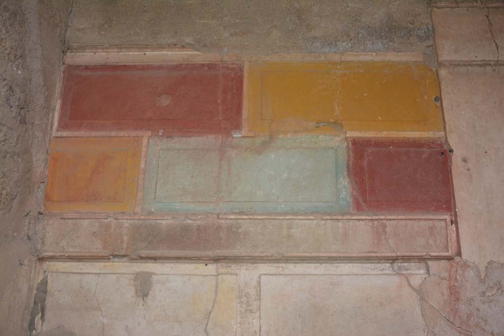 I.8.17 Pompeii. March 2019. Room 15, detail from upper east wall of alcove.
Foto Annette Haug, ERC Grant 681269 DCOR.

