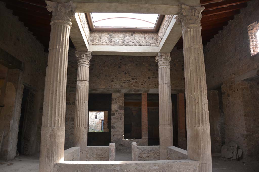 I.8.17 Pompeii. March 2019. Room 3, atrium, looking east across impluvium.
Foto Annette Haug, ERC Grant 681269 DCOR.
