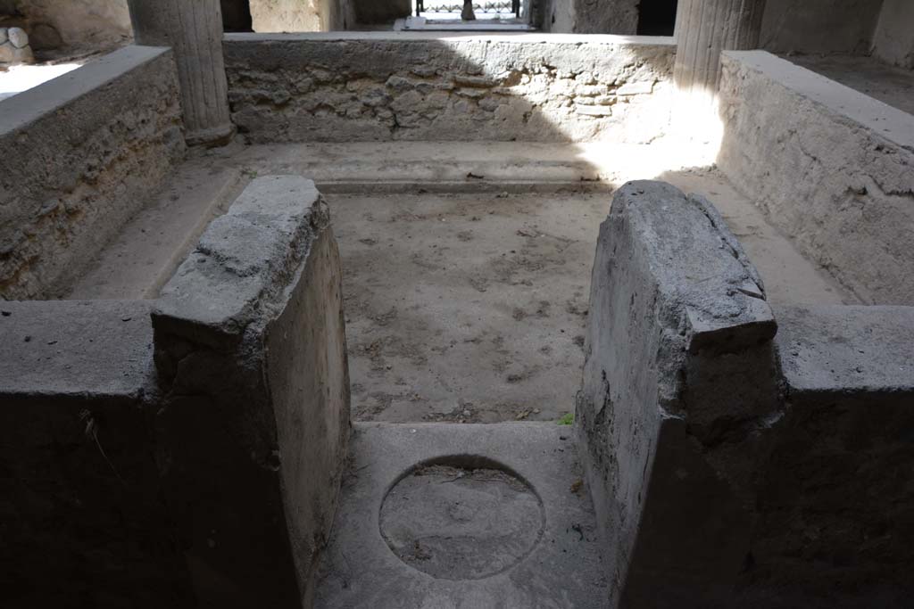 I.8.17 Pompeii. March 2019. Room 3, atrium, looking west across table-legs on east side of impluvium. 
Foto Annette Haug, ERC Grant 681269 DCOR.

