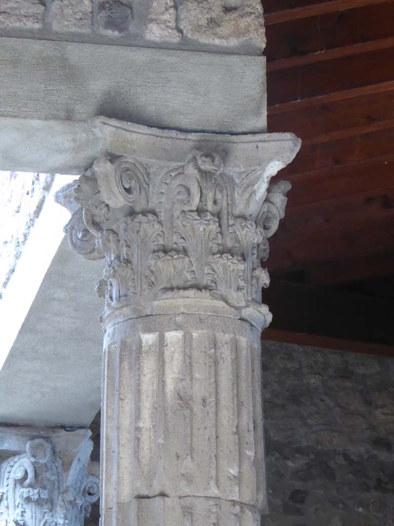 I.8.17 Pompeii. September 2018. Room 3, details of capitals at top of columns near compluvium in atrium.
Foto Annette Haug, ERC Grant 681269 DCOR
