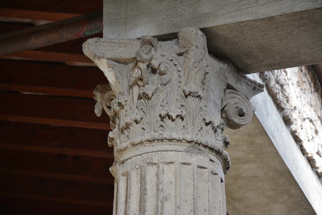 I.8.17 Pompeii. March 2019. Room 3, atrium, detail of capital at top of columns.