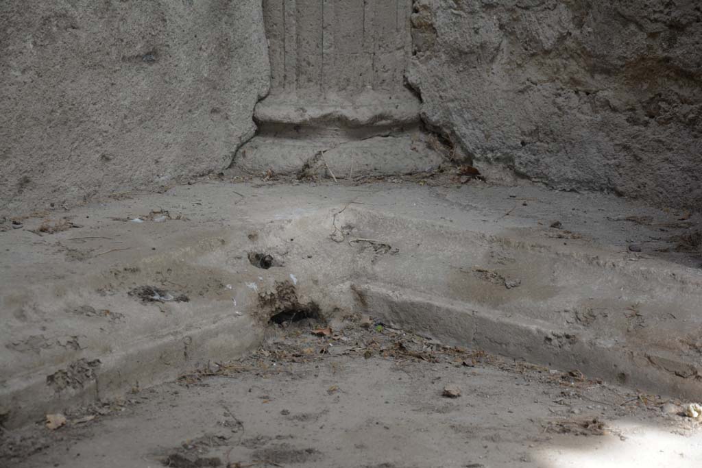 I.8.17 Pompeii. March 2019.  North-east corner of impluvium.
Foto Annette Haug, ERC Grant 681269 DCOR.
