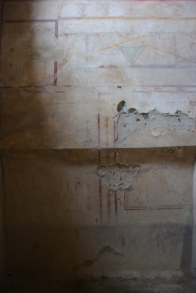 I.8.17 Pompeii. March 2019. Room 14, bed recess at west end of north wall.
Foto Annette Haug, ERC Grant 681269 DCOR.
