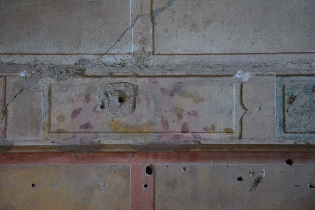I.8.17 Pompeii. March 2019. Room 15, detail from south wall.
Foto Annette Haug, ERC Grant 681269 DCOR.
